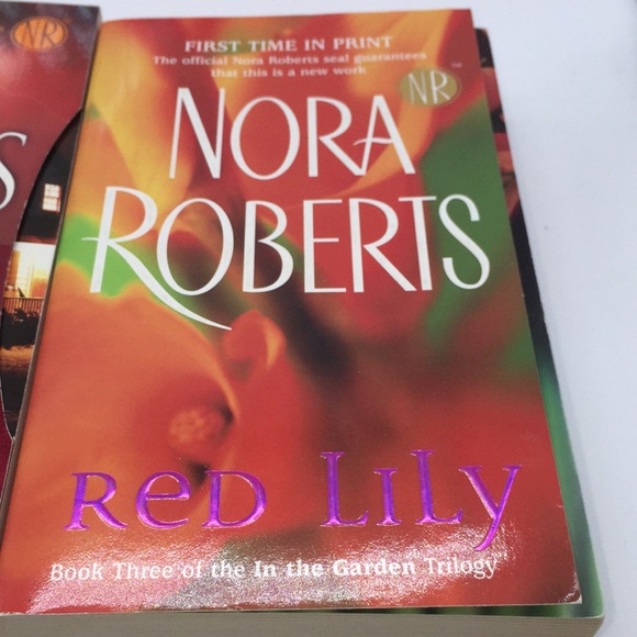 Bundle of 7 Nora Roberts Novels - Picture 8 of 9